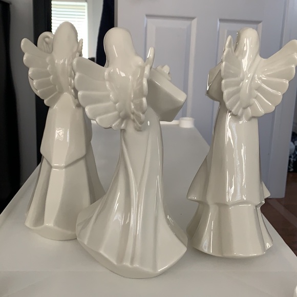 Porcelain 3 angle figures - Picture 2 of 3